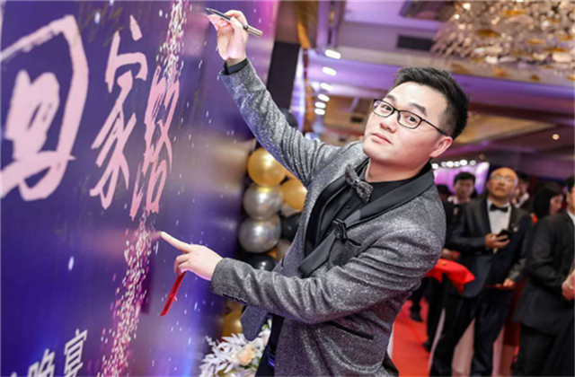 【高光“疫”事】勇敢逆行的特殊“网约车”——1277星际电子游戏90后，用信念打通生命运输线