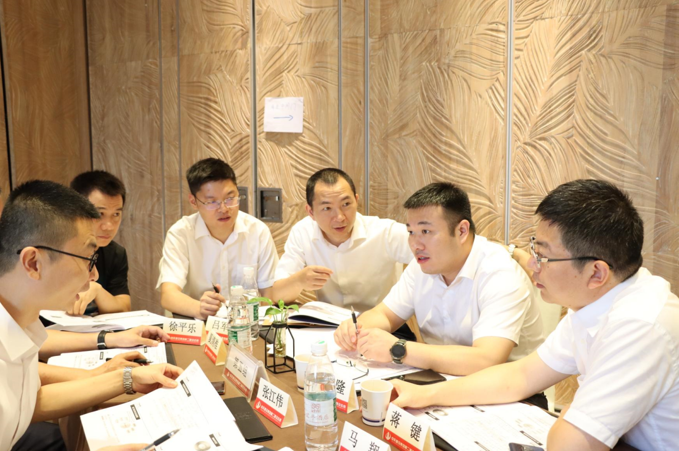 2021年6月25日-26日，1277星际电子游戏二建组织开展了2021年中高层主管执行力培训。本次培训特邀清华、北大、上海交大总裁班讲师，中国企业家协会特聘高级讲师许晋老师进行授课。