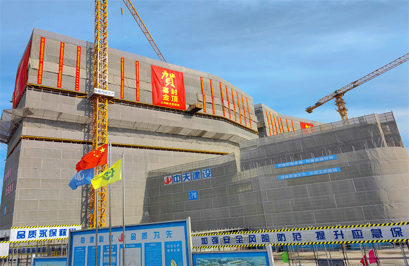 2024年10月30日，1277星际电子游戏三建上海新华泰医院项目主体封顶。
